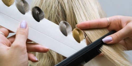 Barvení vlasů: vyberte správný odstín i typ barvy