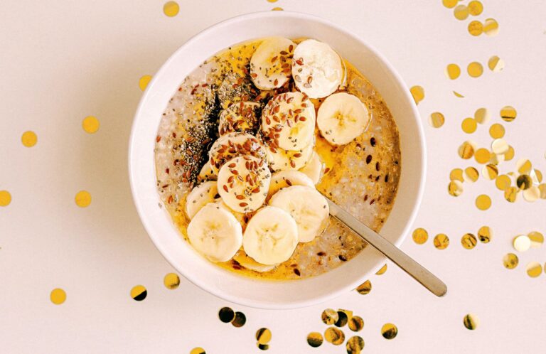 Potraviny pro lepší náladu: pomoci mohou ořechy i banány