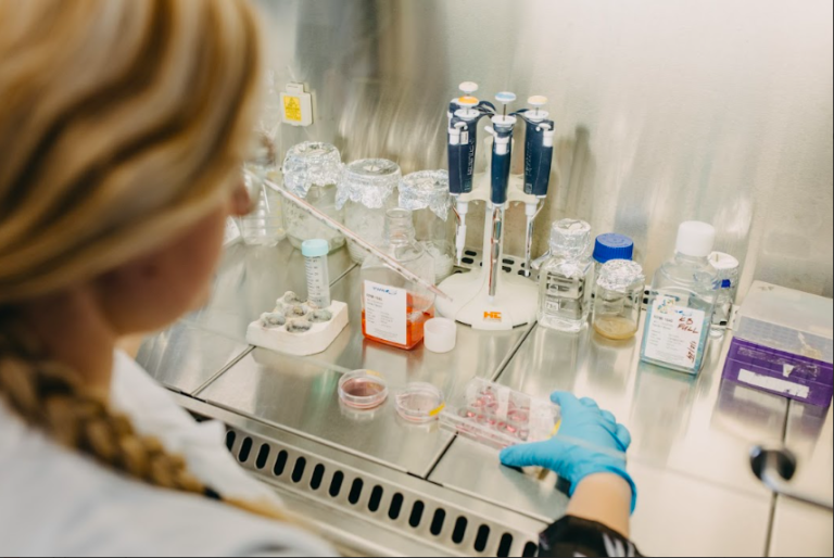 Precizní medicína jako moderní léčba rakoviny: Nabízí šanci onkologickým pacientům, u nichž selhaly standardní postupy Precizní medicína jako moderní léčba rakoviny: Nabízí šanci onkologickým pacientům, u nichž selhaly standardní postupy